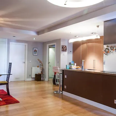 Piso Moderno, Centrico Y Con Garaje Gratis