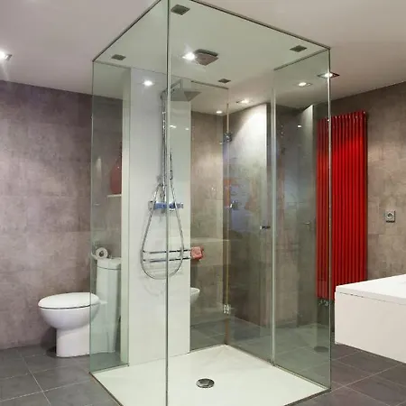 Piso Moderno, Centrico Y Con Garaje Gratis *