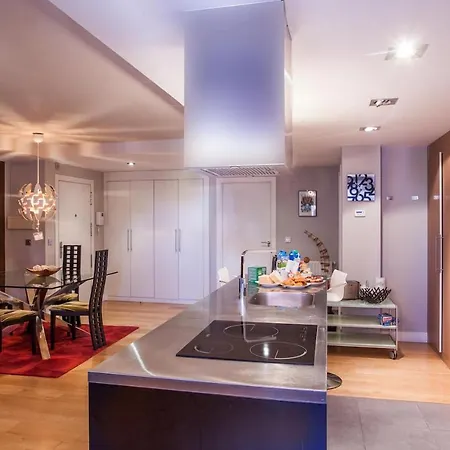 Apartamento Piso Moderno, Céntrico Y Con Garaje Gratis *