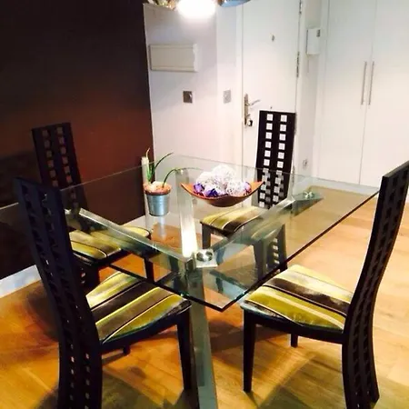 Piso Moderno, Centrico Y Con Garaje Gratis