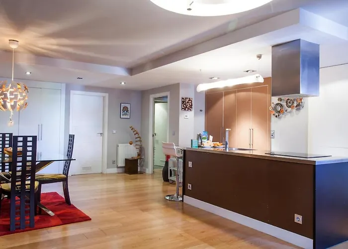 Piso Moderno, Centrico Y Con Garaje Gratis