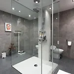 Piso Moderno, Centrico Y Con Garaje Gratis *